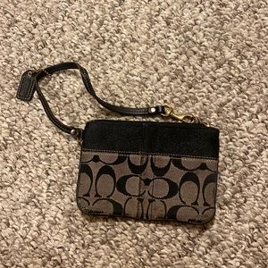 🚨 SOLD 🚨 Coach wristlet (black)